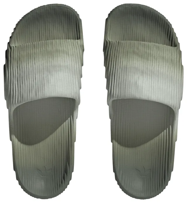 Adidas hot sale slippers footlocker