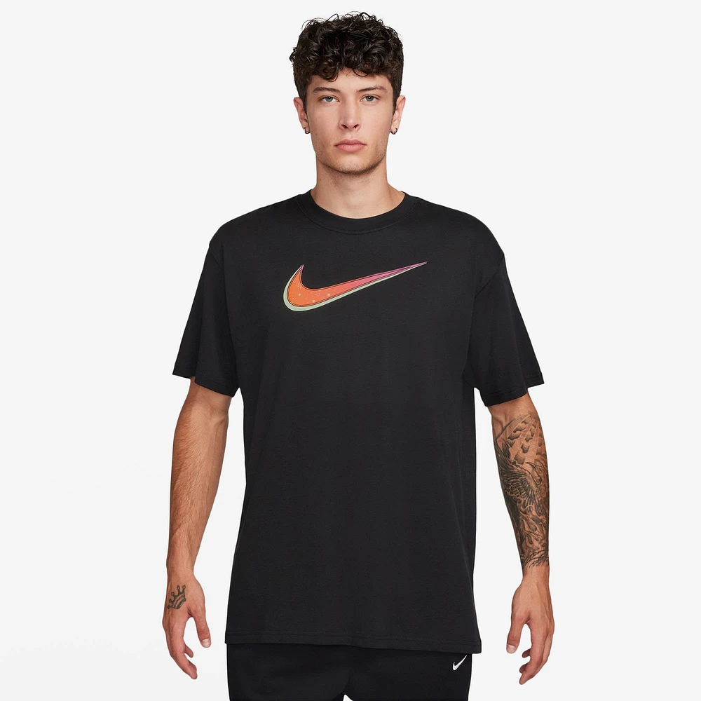 Nike t shirt footlocker hotsell