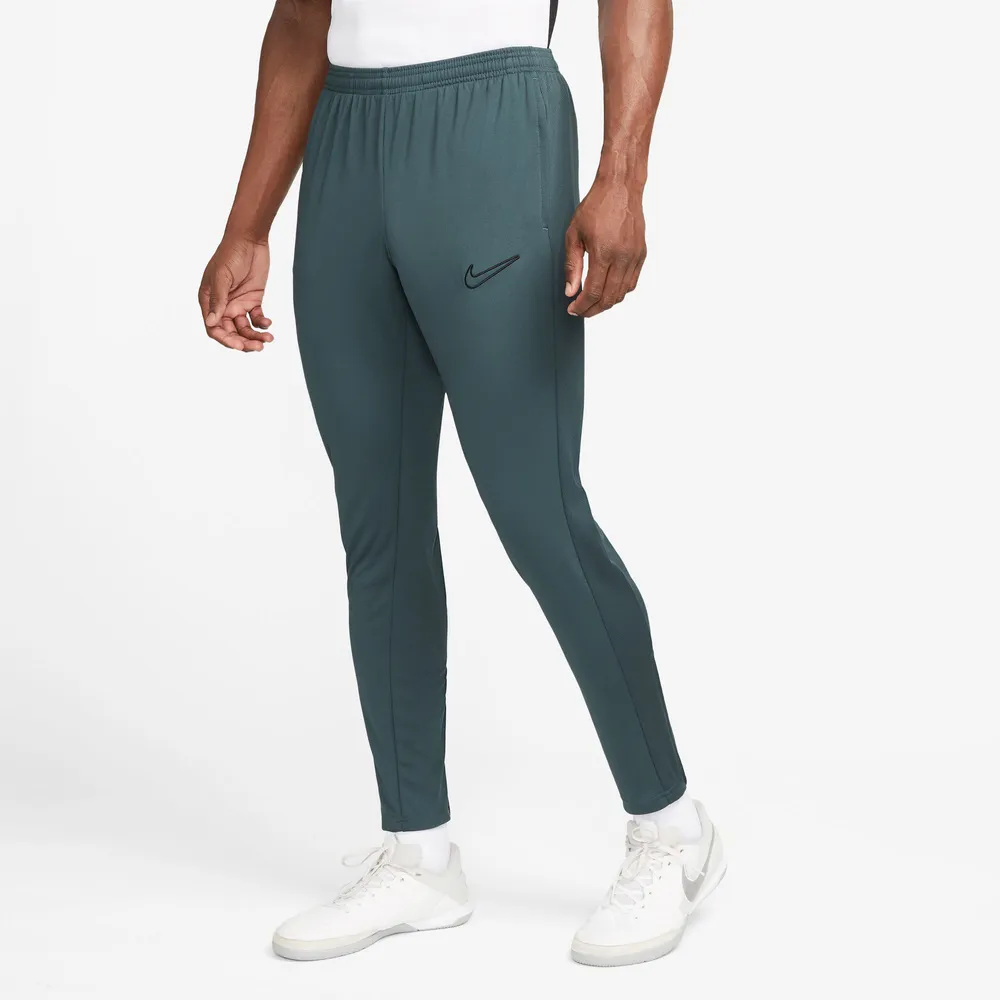 Nike sweatpants clearance footlocker