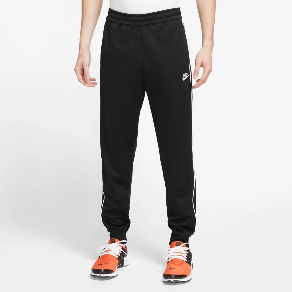 Nike hotsell sweatpants footlocker