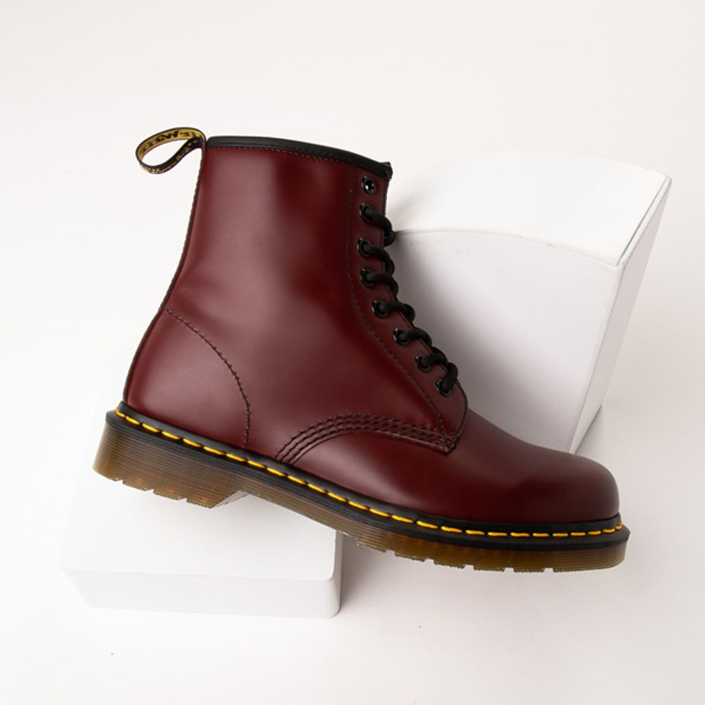 Dr martens 8 outlet eye boot cherry red