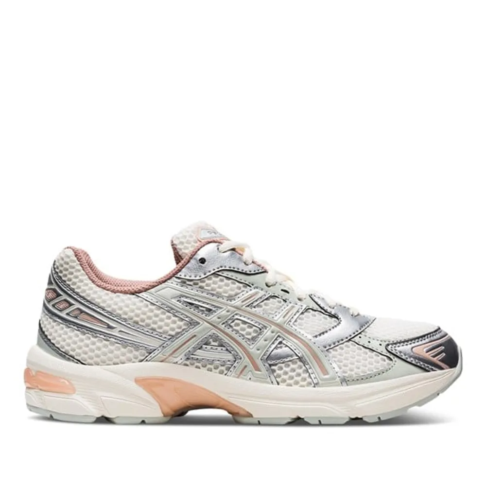 ASICS Women's 1130 Sneakers in Cream/Silver in Gris Moyen, Size 5