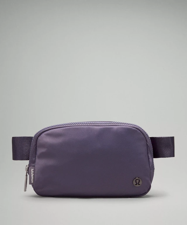 Lululemon Athletica store Everywhere Belt Bag True Navy 1L