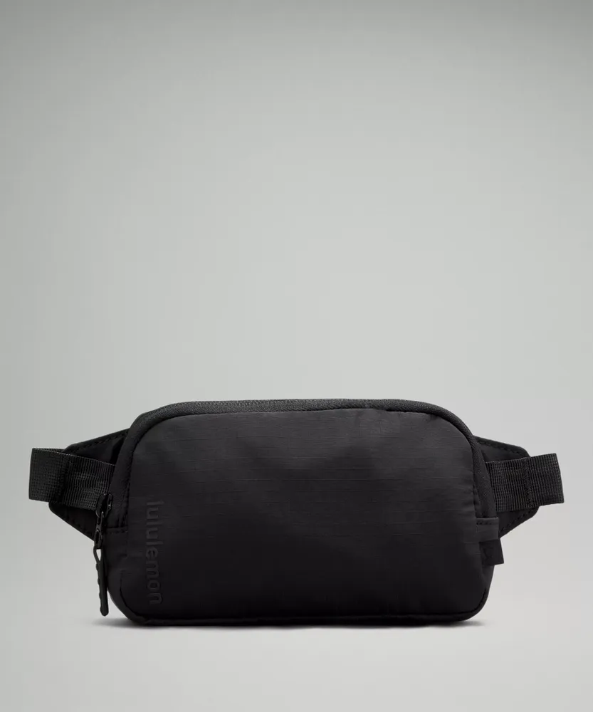 Tiny outlet belt bag