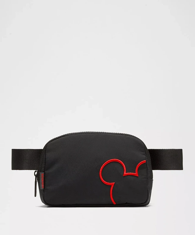 カナダ現地購入Disney x　ルルレモン Everywhereベルト Bag黒 Disney x lululemon *Everywhere Belt Bag 1L Mickey and Logo