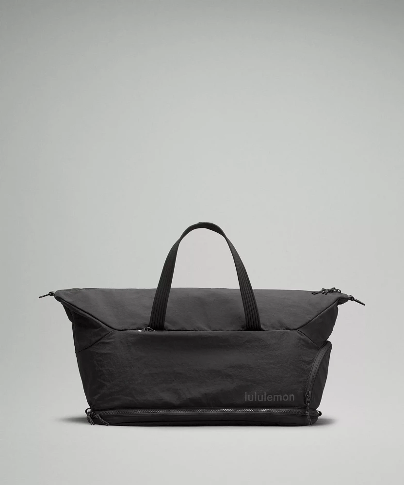lululemon 3-in-1 ジムダッフルバッグ 30L ブラック Lululemon athletica 3-in-1 Gym Duffle Bag 30L at Hamilton Place in