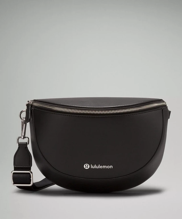 【lululemon】ビーガン☆Leather Alternative☆2L ハーフムーン hotty-hot-short-2in-camo-ff.