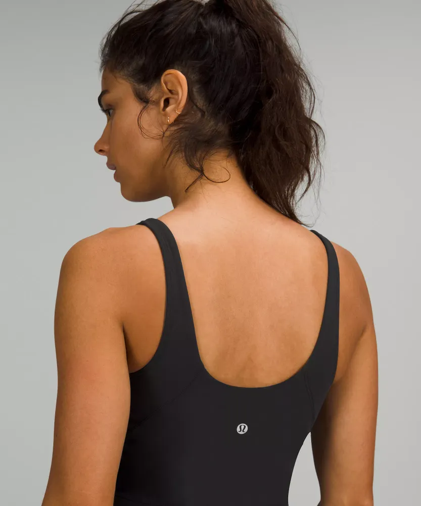 新品タグ付 lululemon Alein スクエアネックホルタータンクトップ８ 新品タグ付 lululemon Alein スクエアネックホルタータンクトップ8