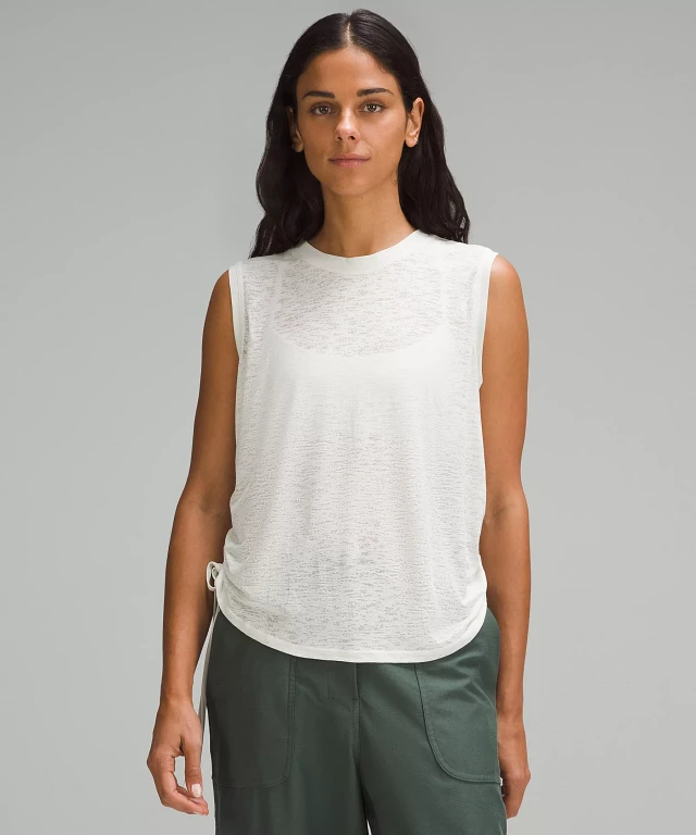 完売品Lululemon 片方肩出し アシンメトリータンクヨガウェア 新品タグ付 完売品Lululemon 片方肩出し アシンメトリータンクヨガウェア