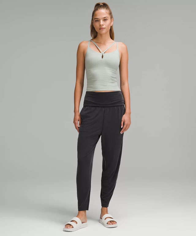 lululemon - [みゆみゆ出品］Easyoga イージーヨガトップス(Mサイズ) lululemon - [みゆみゆ出品］Easyoga イージーヨガトップス(M