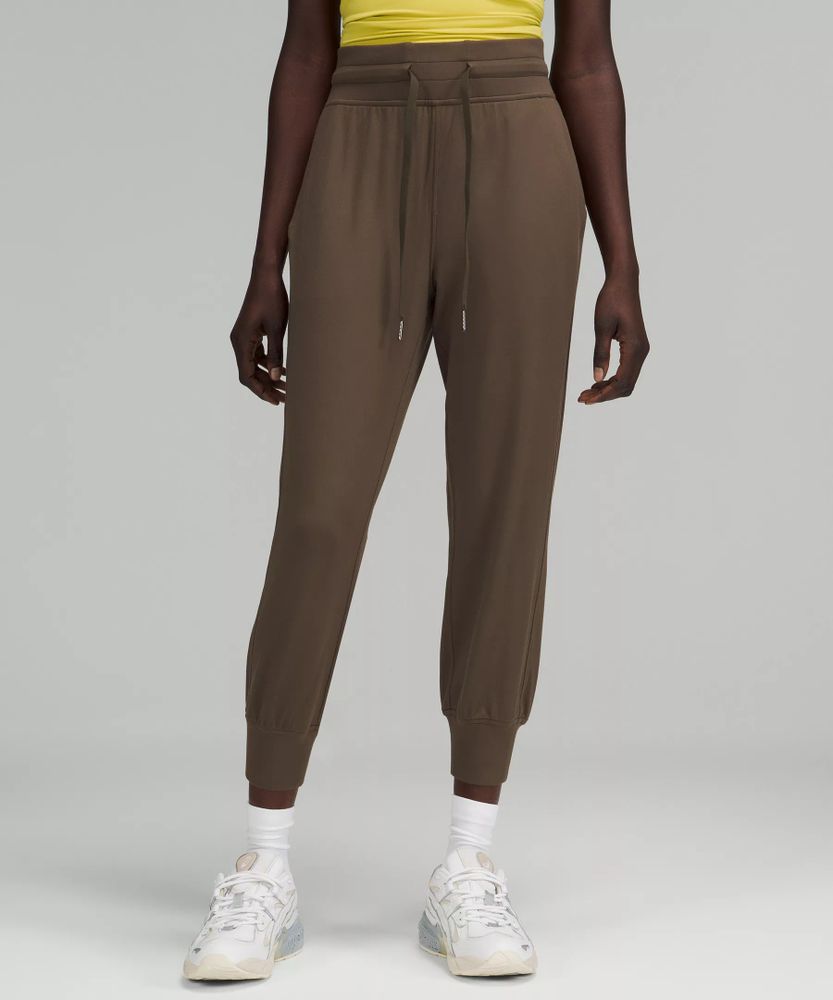 Lululemon deals cropped joggers