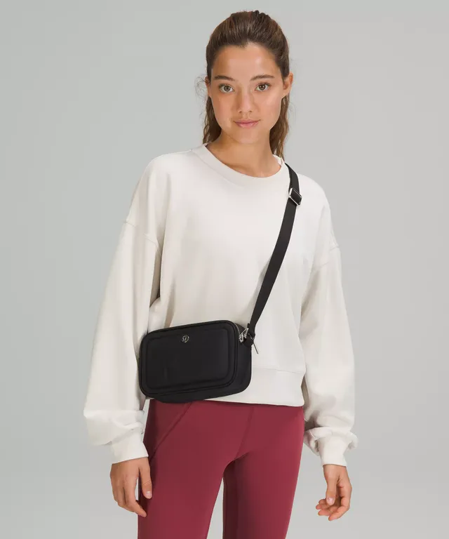 Lululemon on sale white camera bag