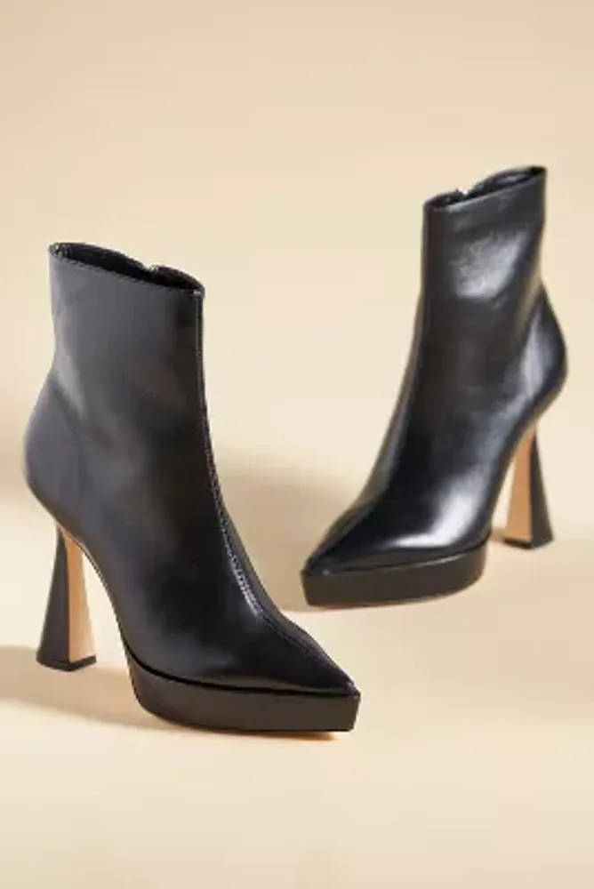 Vicenza Pointed-Toe Platform Boots | Mall of America®