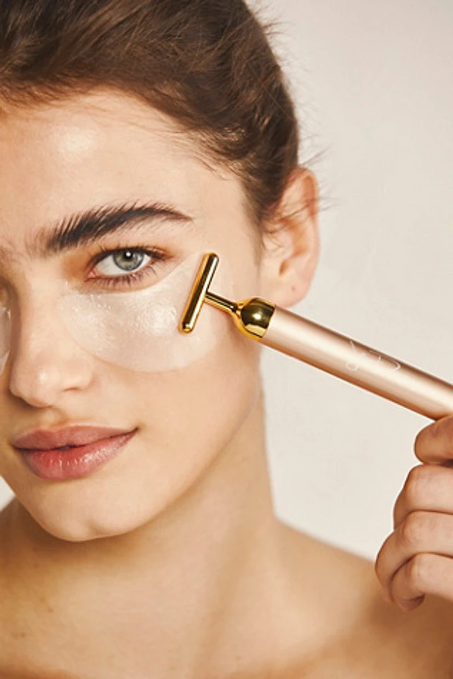 Gold Bar – Jillian Dempsey