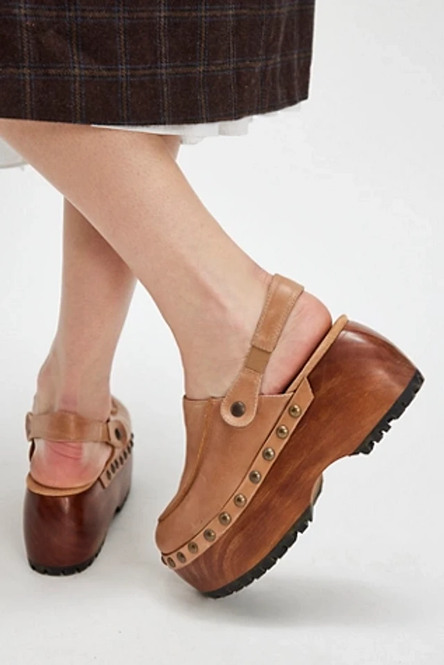 Rainbow Shops Womens Buckle Platform Clogs, 10 | Connecticut