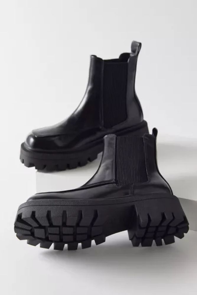 Uo chelsea outlet boots