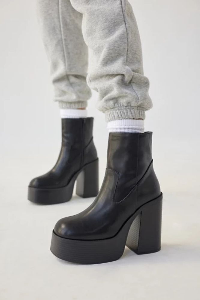 Uo leo outlet platform boot