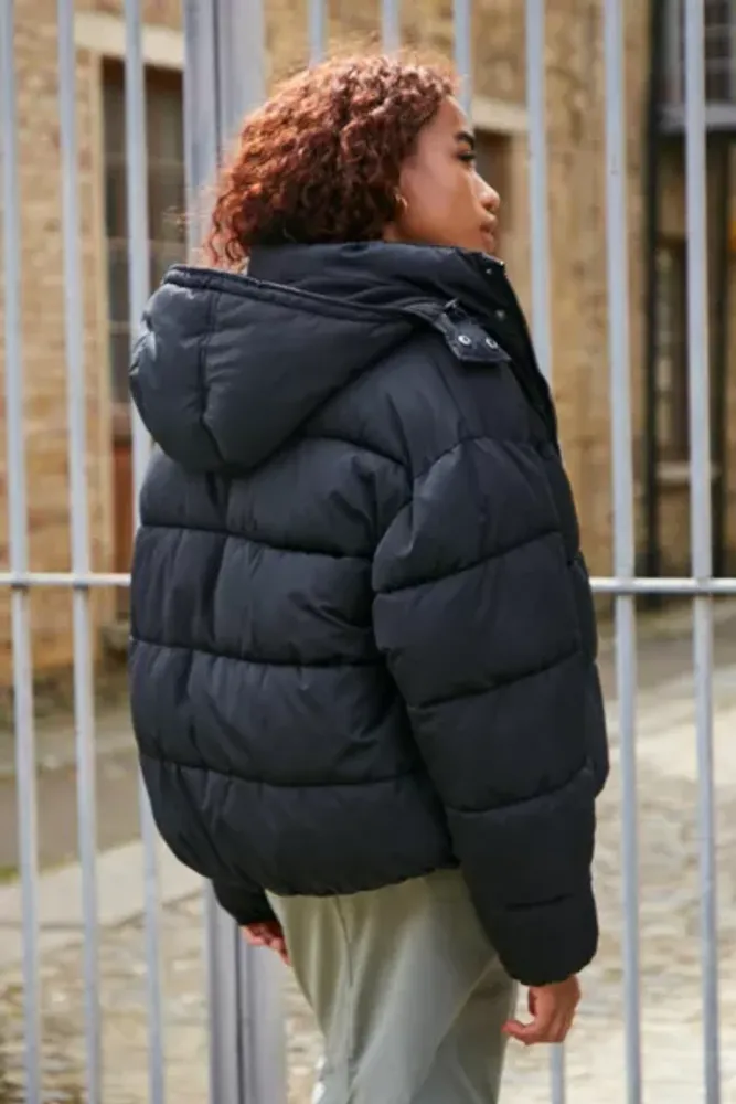 Urban outfitters hot sale black puffer