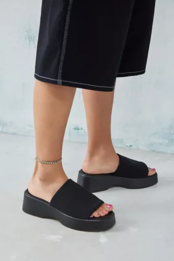 Urban outfitters black online sandals