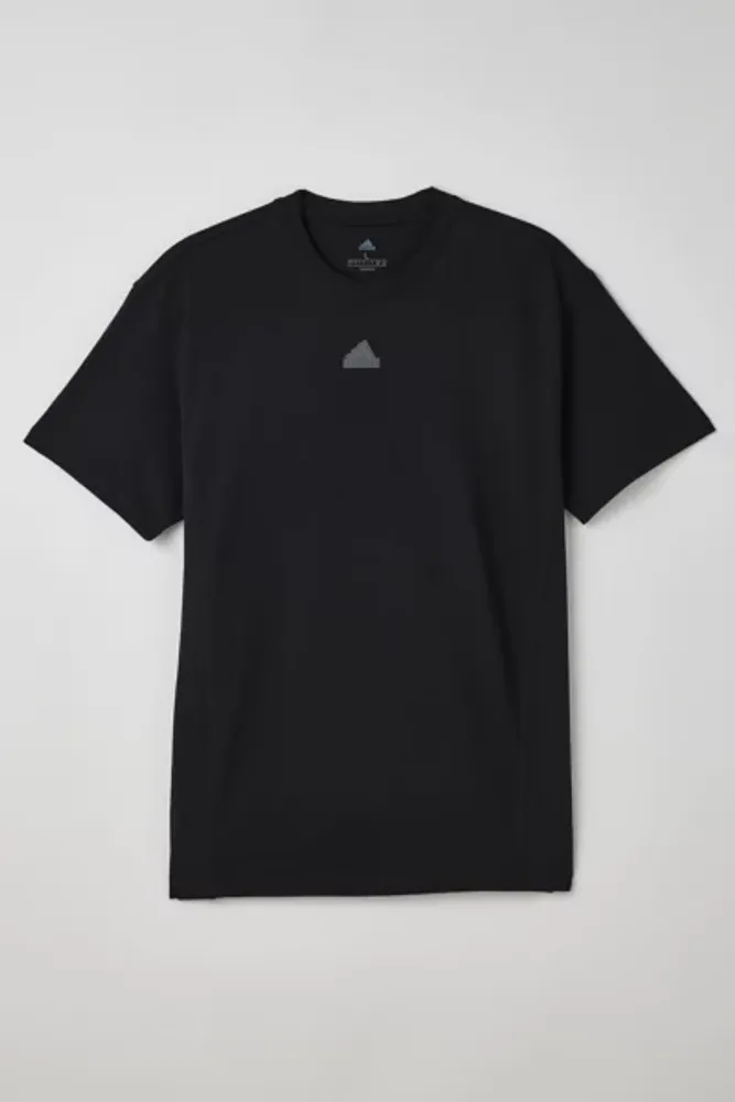 Adidas t 2025 shirt urban outfitters