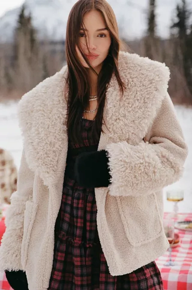 Kimchi Blue Amelia Faux Fur Trimmed Fleece Coat | Pacific City