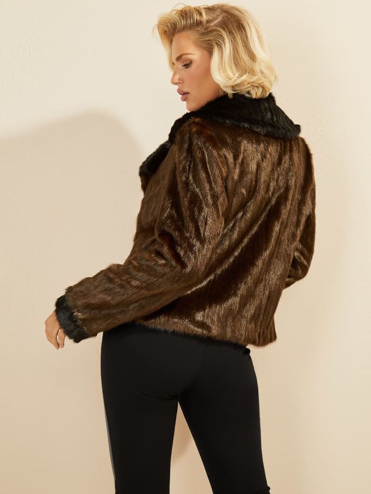 Caroline guess shop