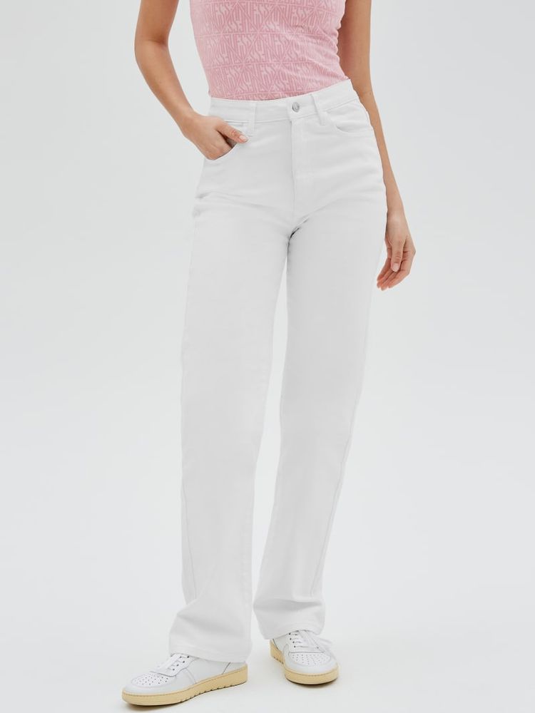 White store guess jeans