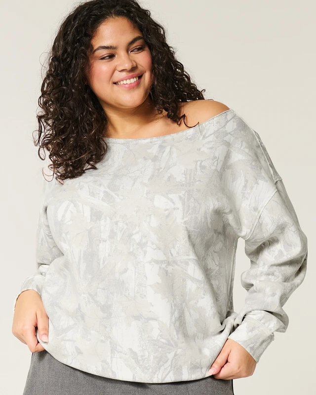 Hol Oversized Camo Off-the-Shoulder Sweatshirt | Liberty Center