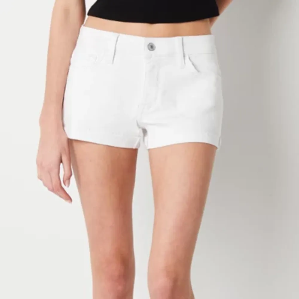 Mid rise hot sale shorts juniors