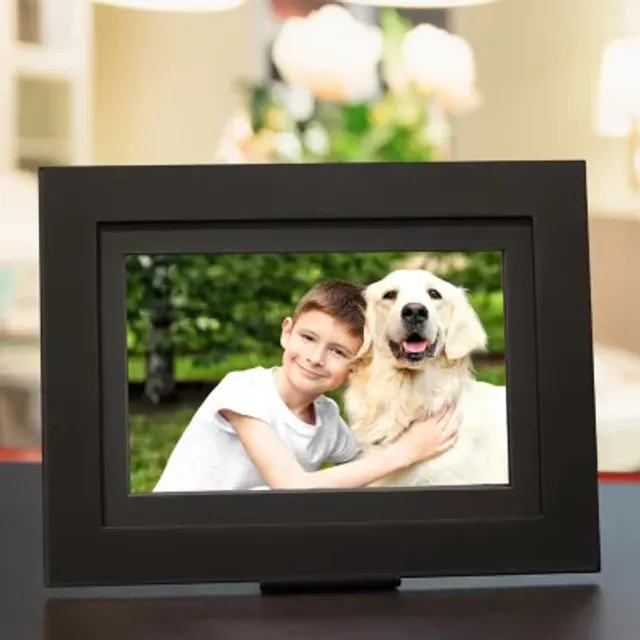 Brookstone PhotoShare Friends and Family Smart Frame 8 inch