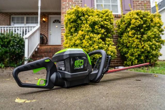 Greenworks 60v hotsell hedge trimmer