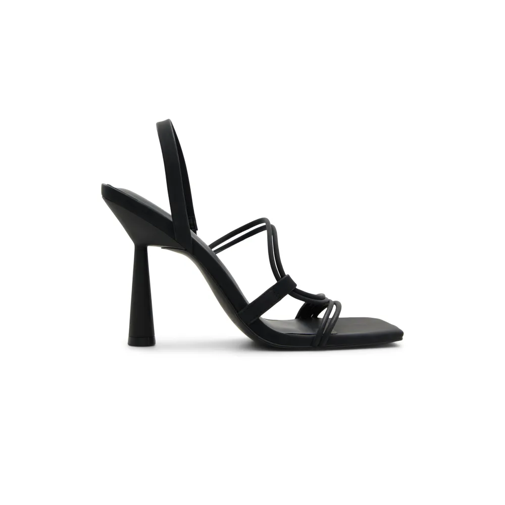 Call it 2025 spring black sandals