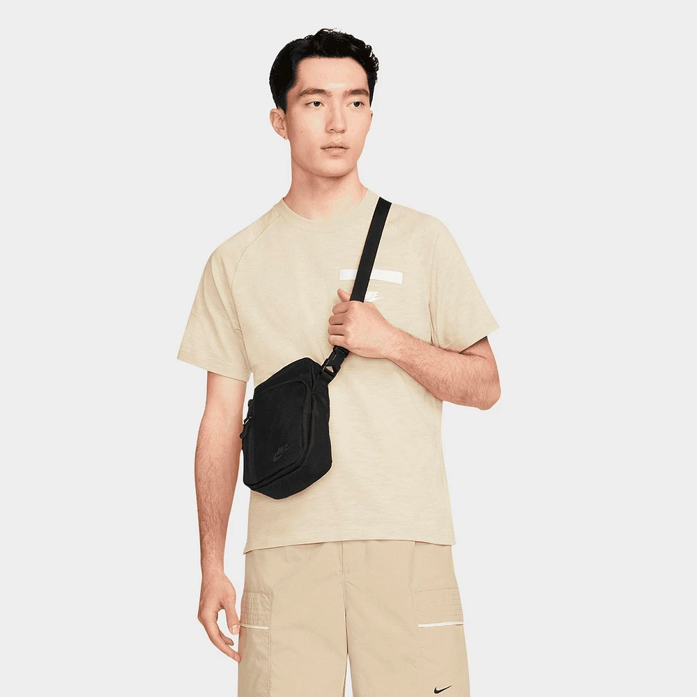 Nike Elemental Premium Crossbody Bag (4L) | Dulles Town Center