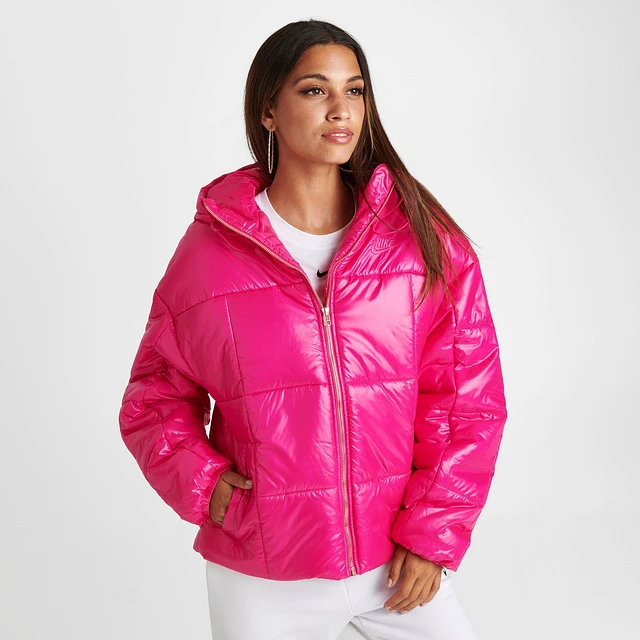 [Nike] 女性用 Therma-FIT クラシックパファージャケット(Pink) NIKE Women's Nike Sportswear Therma-FIT Classic Shine Puffer