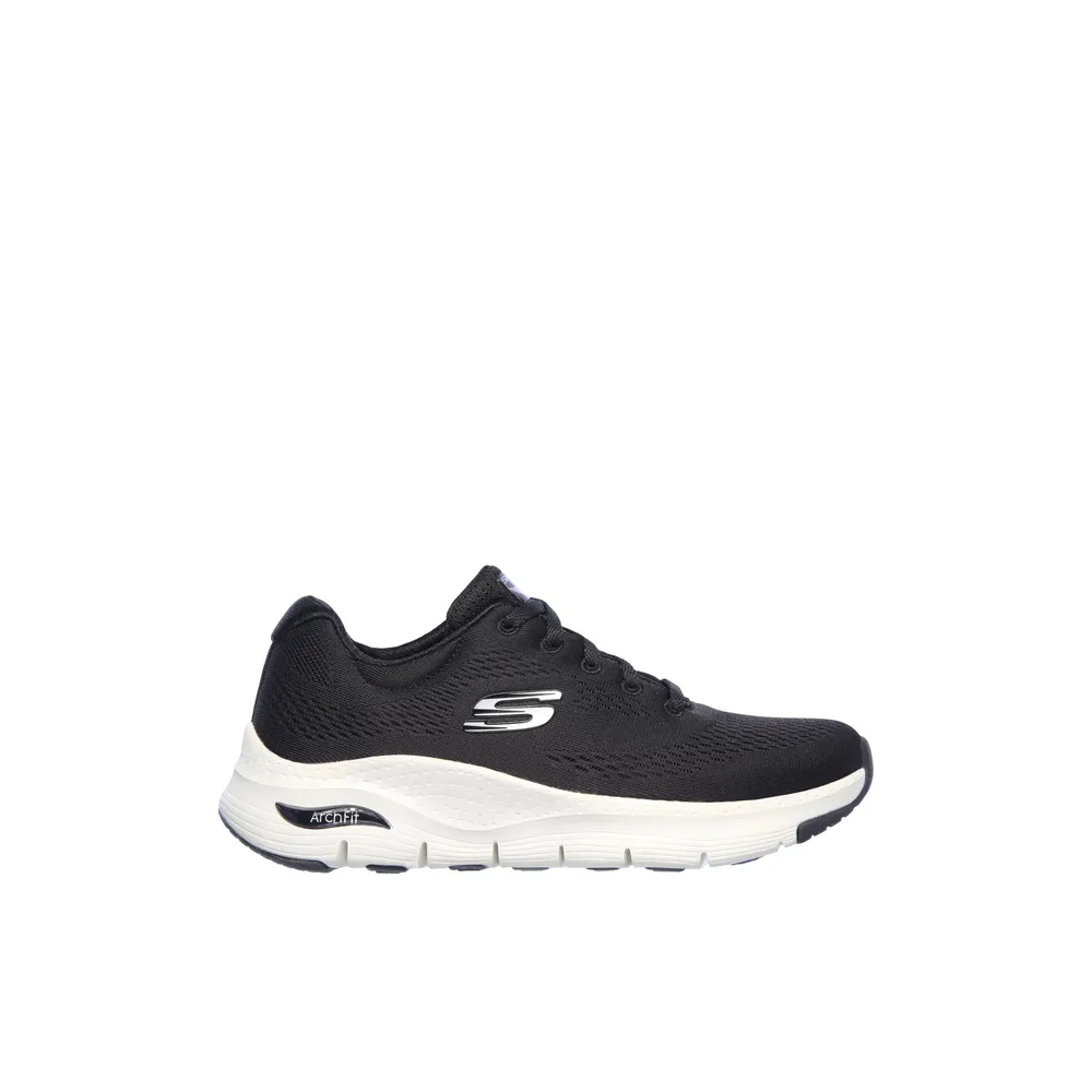 Shoes in city discount centre