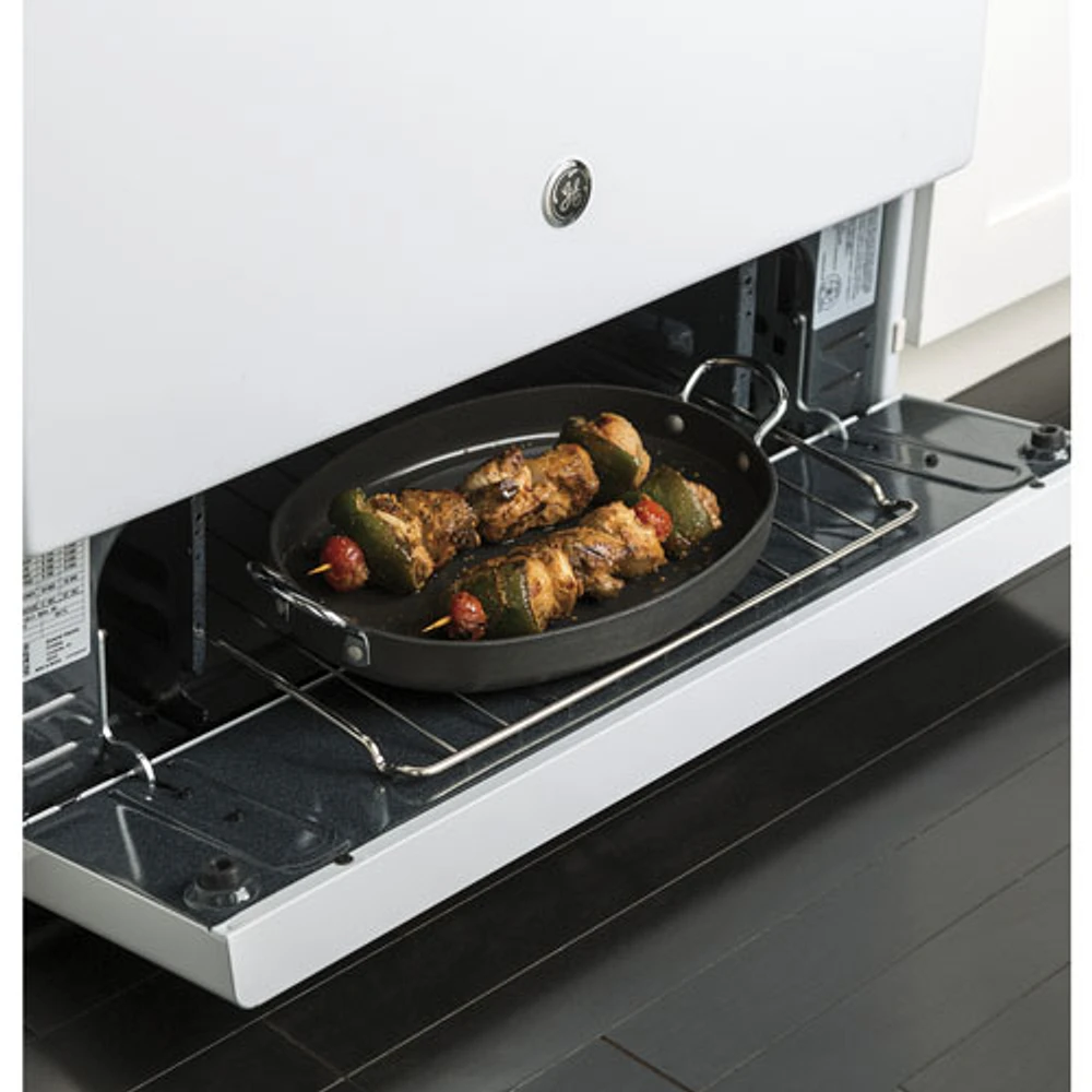 Gas range with clearance broiler drawer