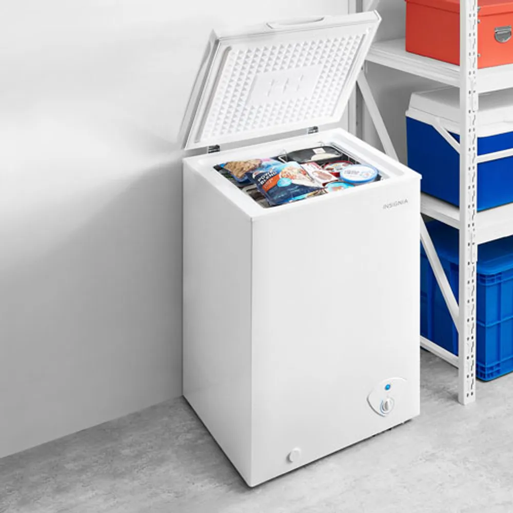 Insignia 3.5 Cu. Ft. Garage Ready Chest Freezer NS CZ35WH3