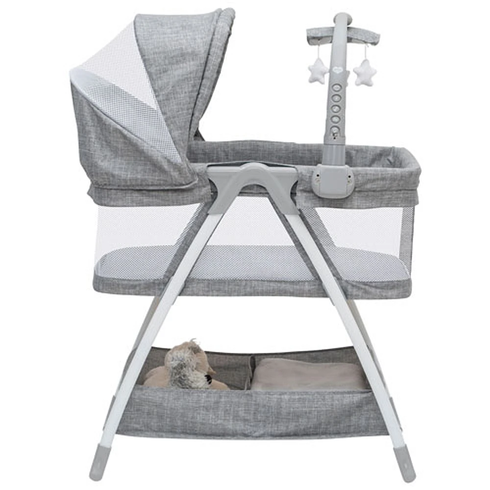 Delta store folding bassinet