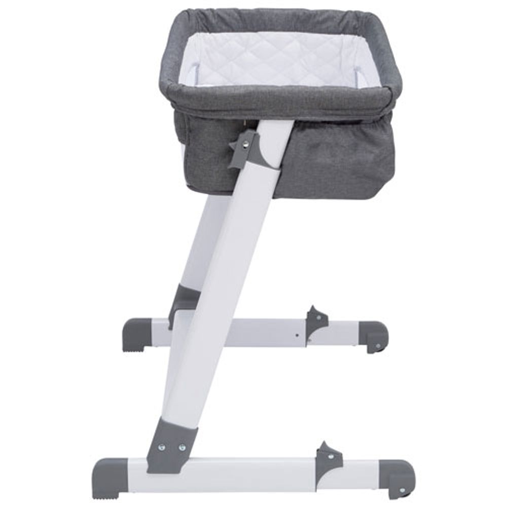 Delta deluxe deals bassinet