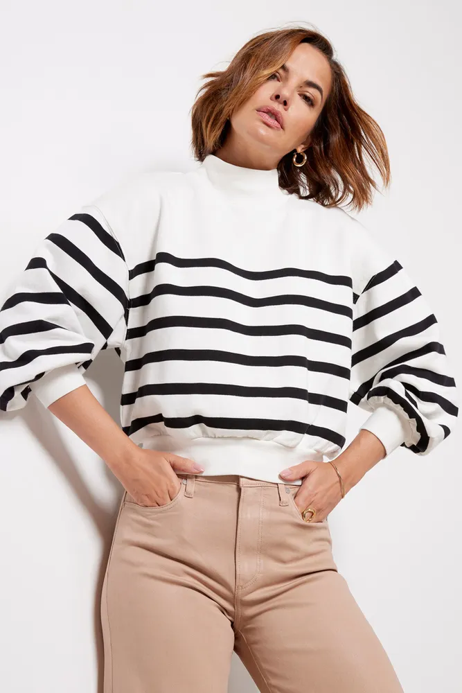 White balloon sleeve sweatshirt 2025