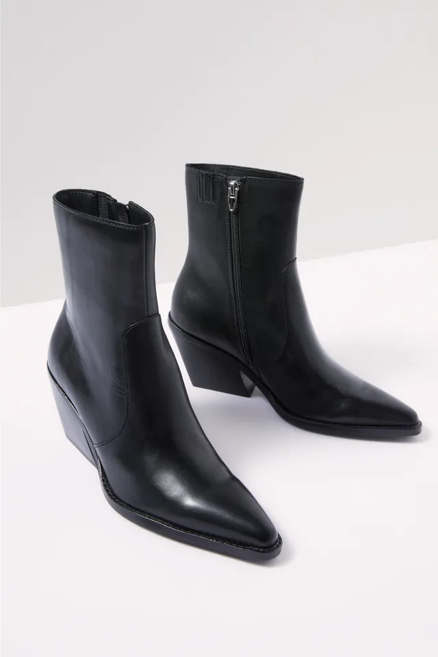 Dolce vita shop scott suede bootie