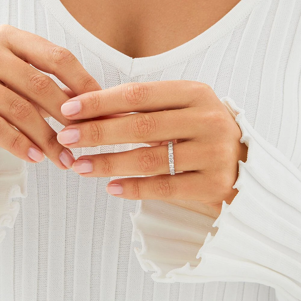 Claw set diamond wedding ring shop