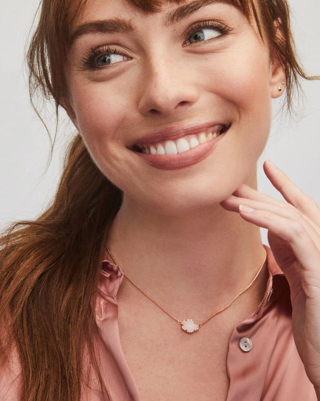 Tess gold top pendant necklace