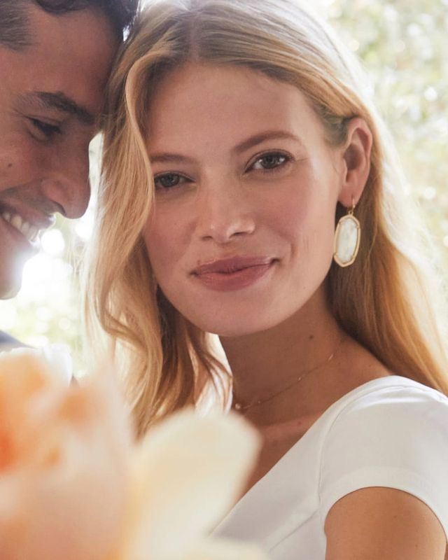 kendra scott elle earrings gold mother of pearl zamorozka.lviv.ua