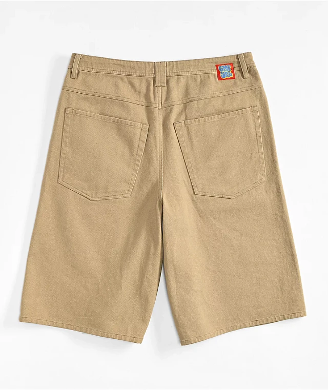 Khaki skate shorts top