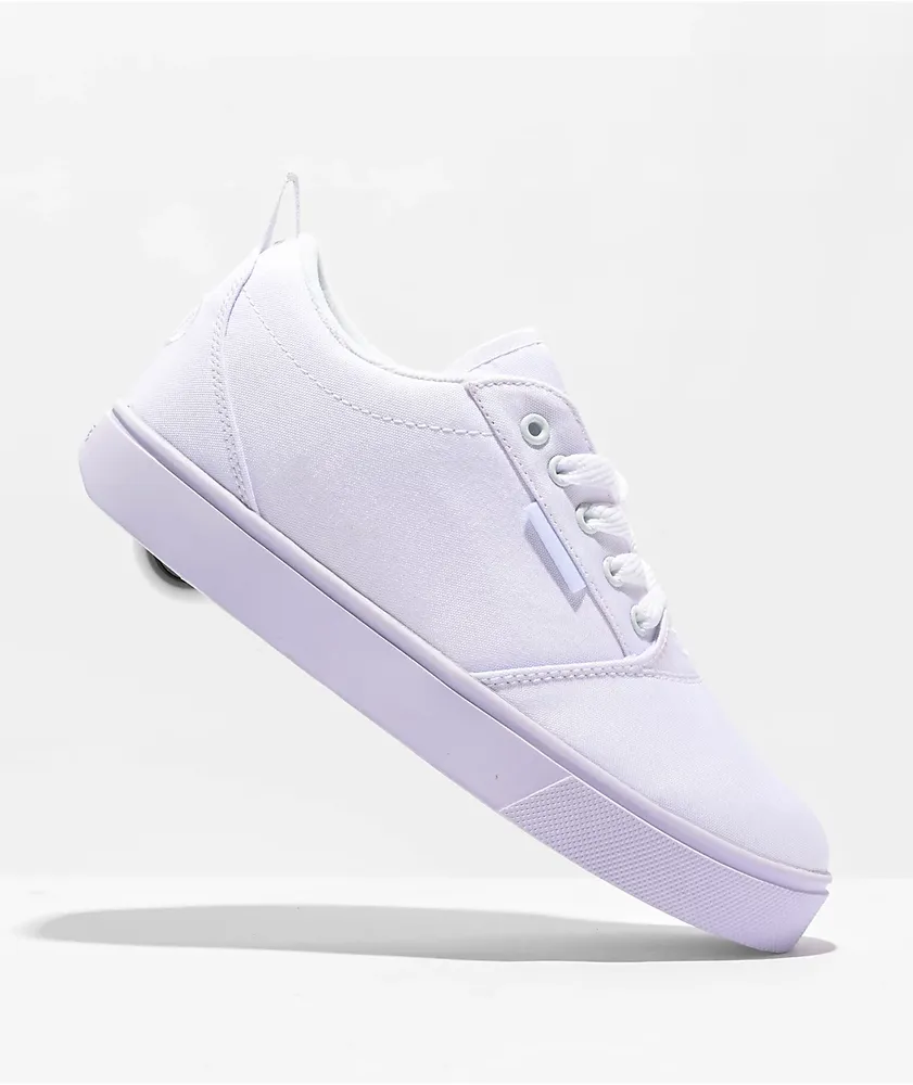 Low profile skate shoes deals