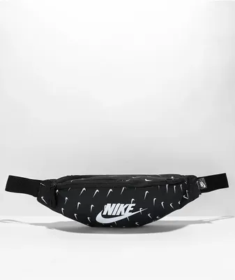 Nike fanny 2025 pack in stores
