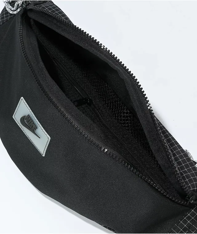 Nike sportswear hotsell tech hip pack