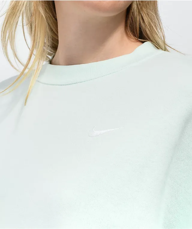 Women's nike sportswear clearance lips crewneck sweatshirt