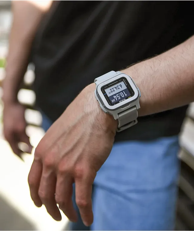 Nixon regulus test shop